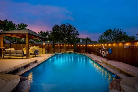 Valley Vista Luxury Retreat w Pool, Cinema, Games