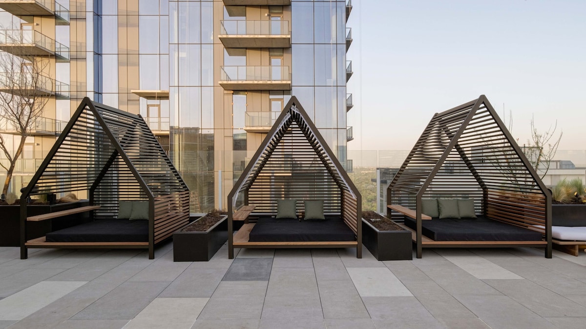 Stay in Style on Rainey Street | Unreal Amenities