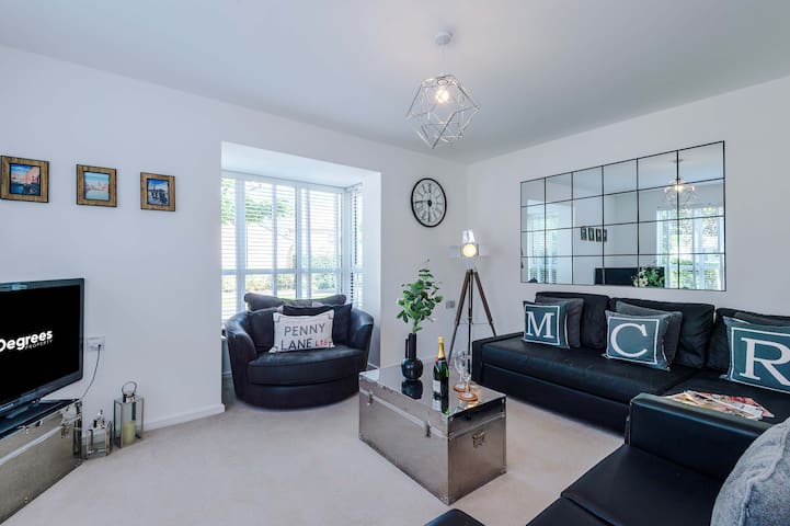 Perfect Riverside Home in Manchester, FREE Parking