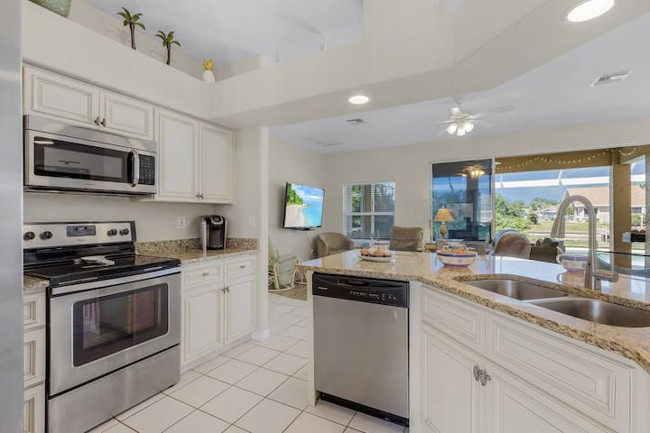 Serene & Inviting - Villa Relax & Enjoy - Cape Coral, FL
