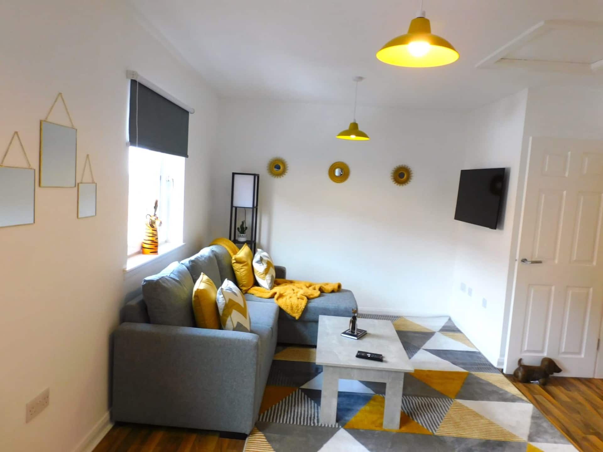 Newly refurbished 2 bedroom apartment close to station and local amenities — photo 2