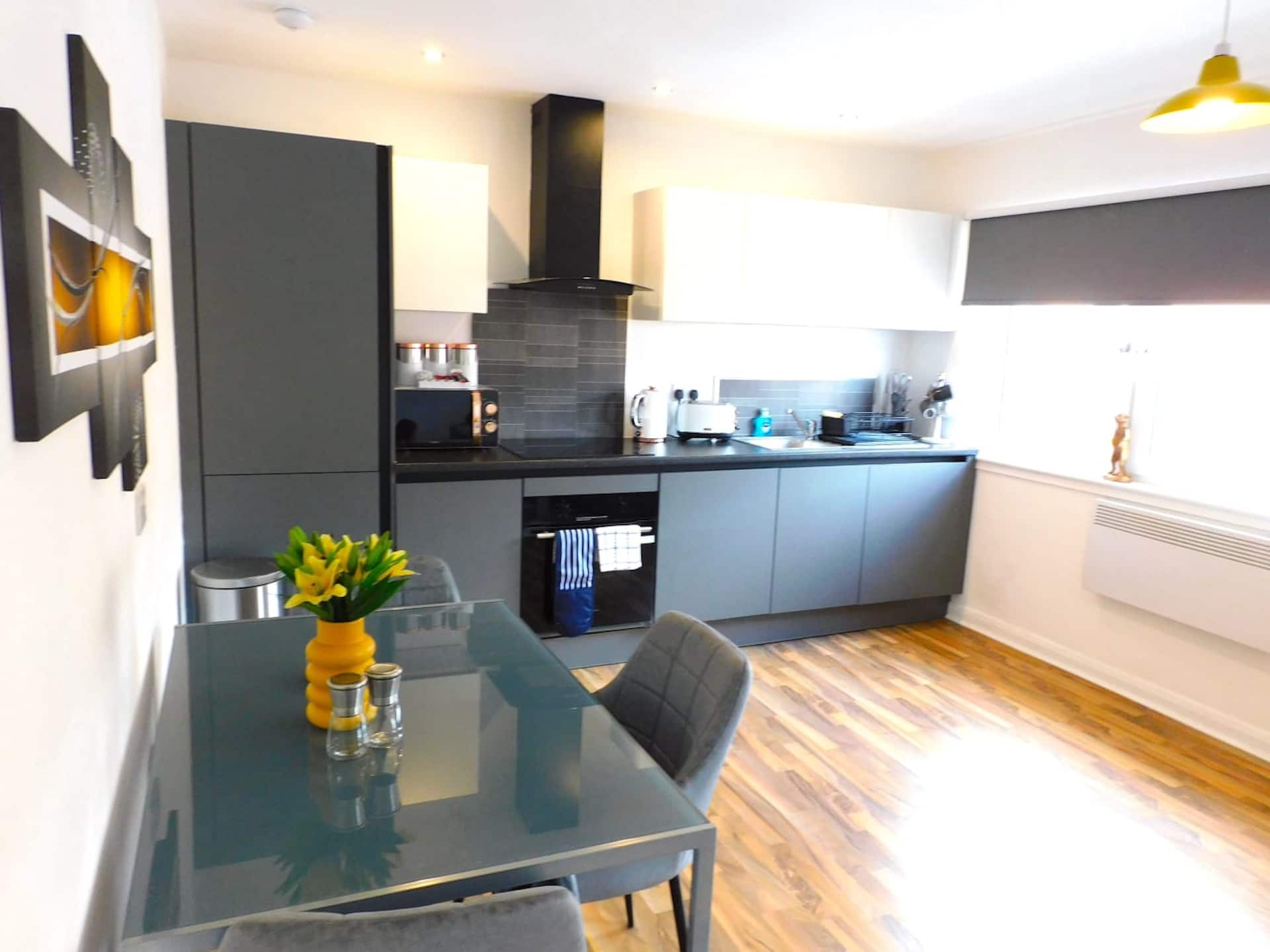 Newly refurbished 2 bedroom apartment close to station and local amenities — photo 5