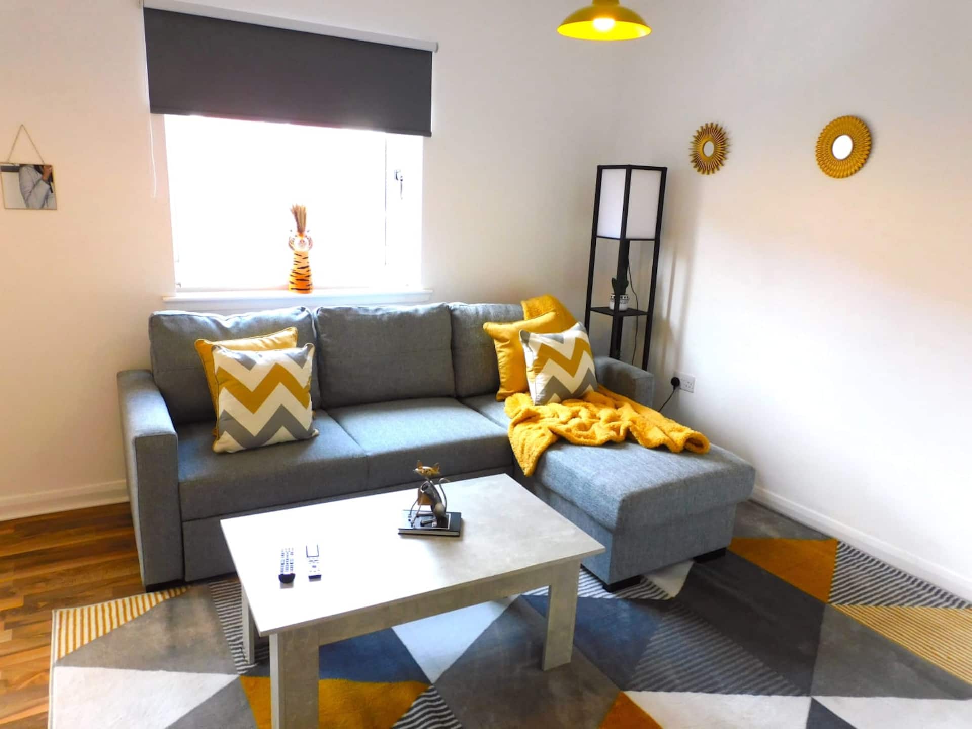 Newly refurbished 2 bedroom apartment close to station and local amenities