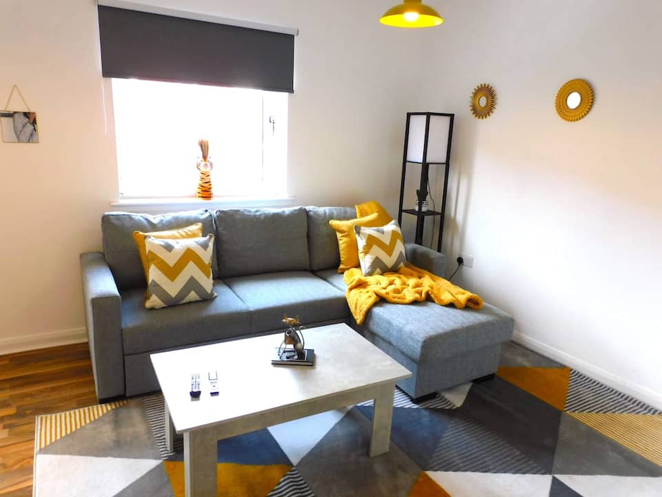 Newly refurbished 2 bedroom apartment close to station and local amenities — photo 1