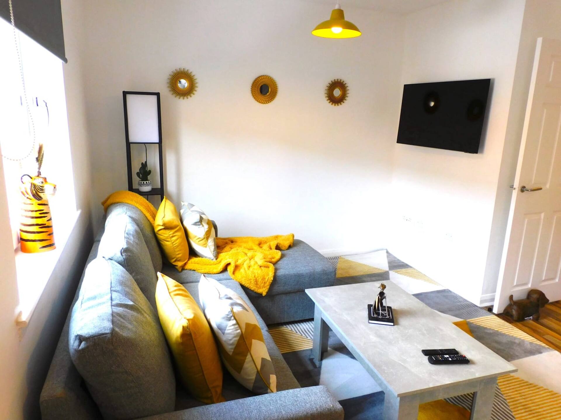 Newly refurbished 2 bedroom apartment close to station and local amenities — photo 3