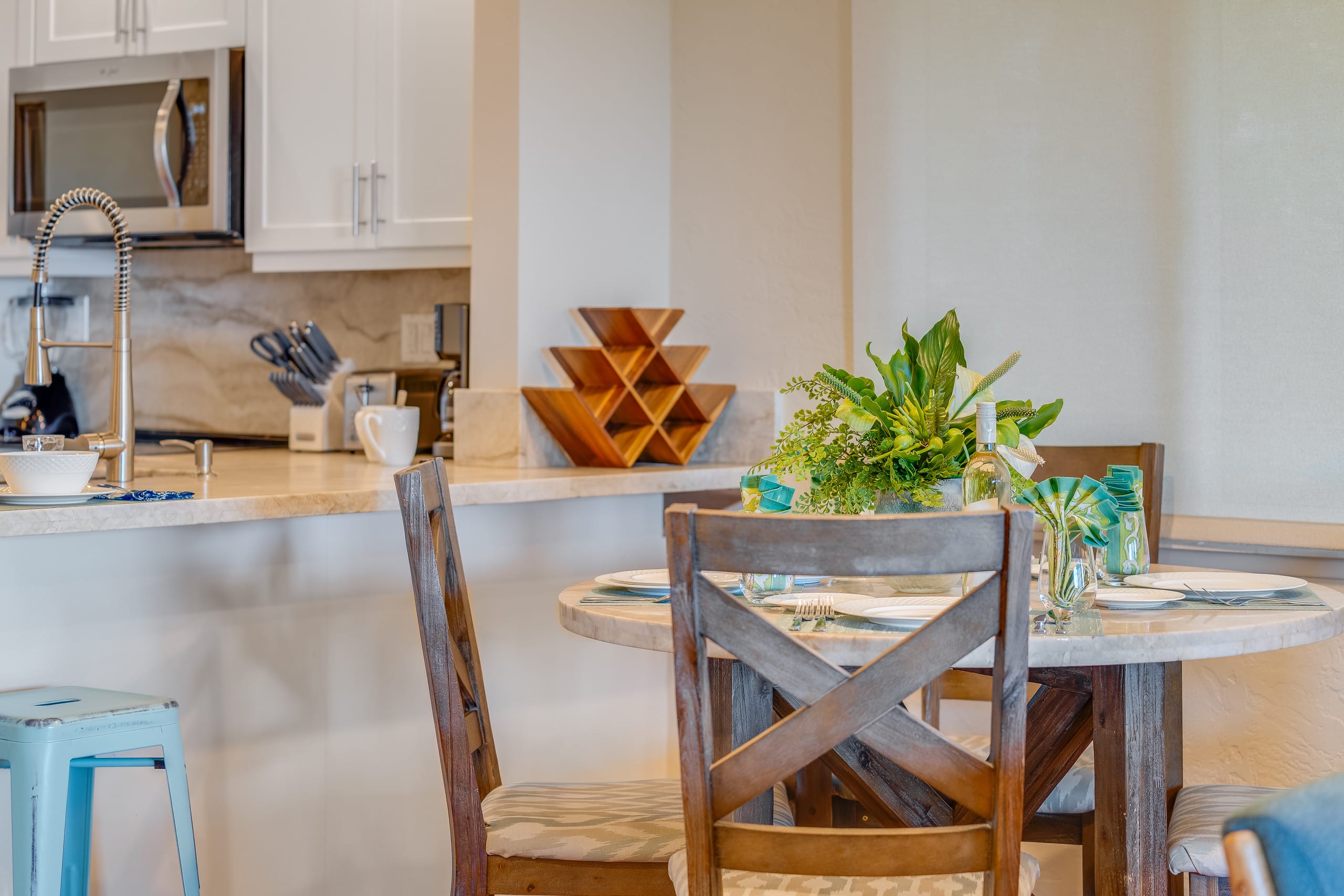 Condo in Lahaina · ★4.91 · 2 bedrooms · 3 beds · 2 baths - Image 13