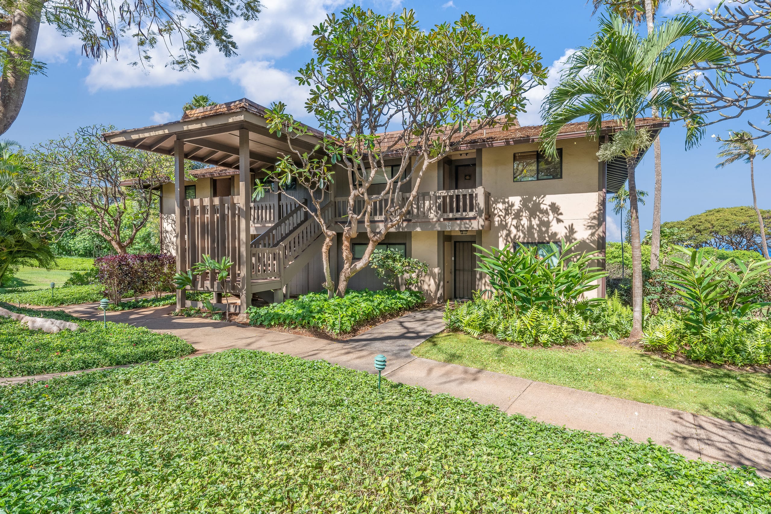 Condo in Lahaina · ★4.91 · 2 bedrooms · 3 beds · 2 baths - Image 37