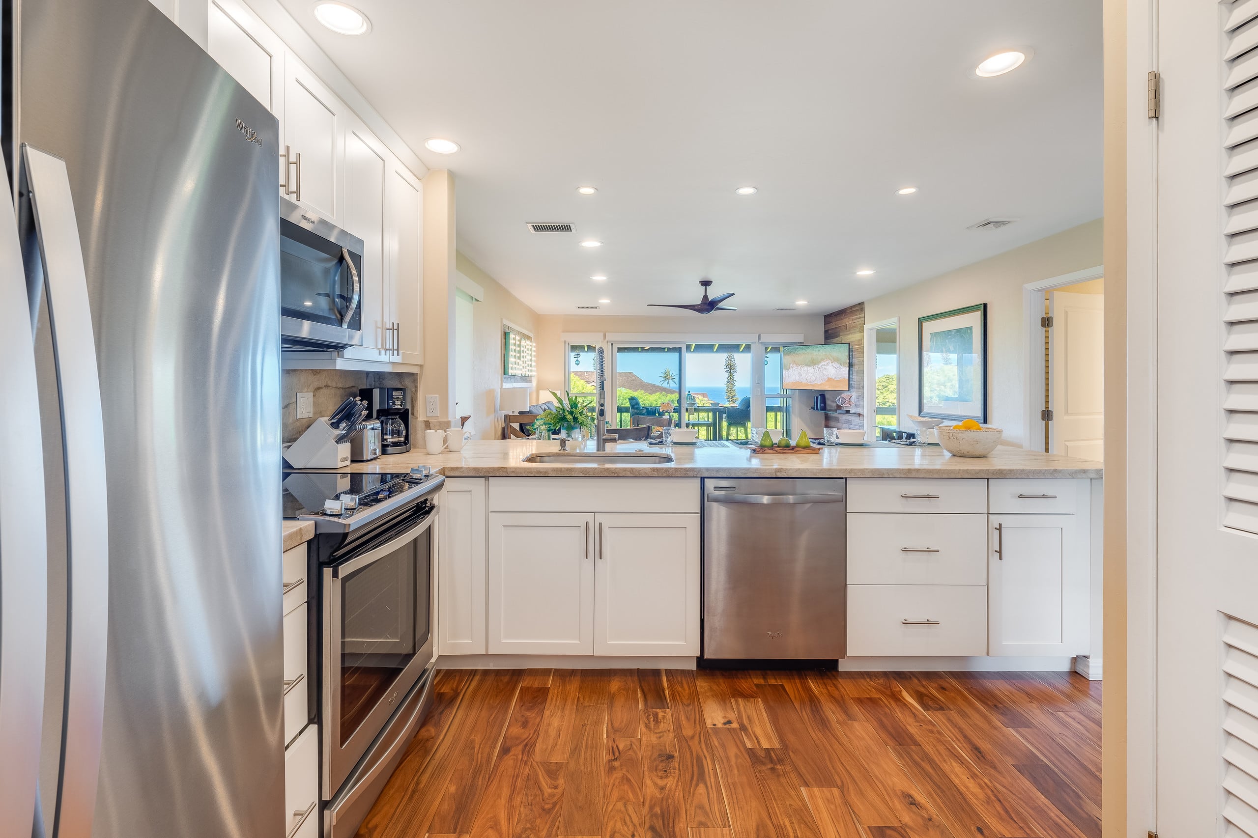 Condo in Lahaina · ★4.91 · 2 bedrooms · 3 beds · 2 baths - Image 11