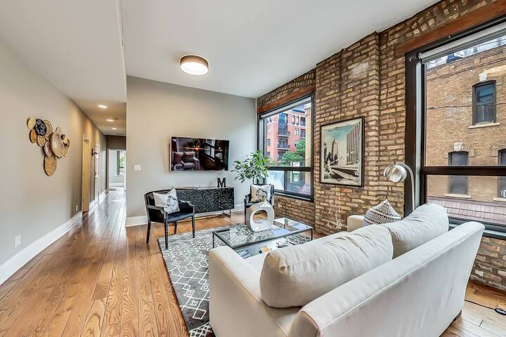 Lovely 4 Bedroom Spot located in Charming Old Town gallery image 3