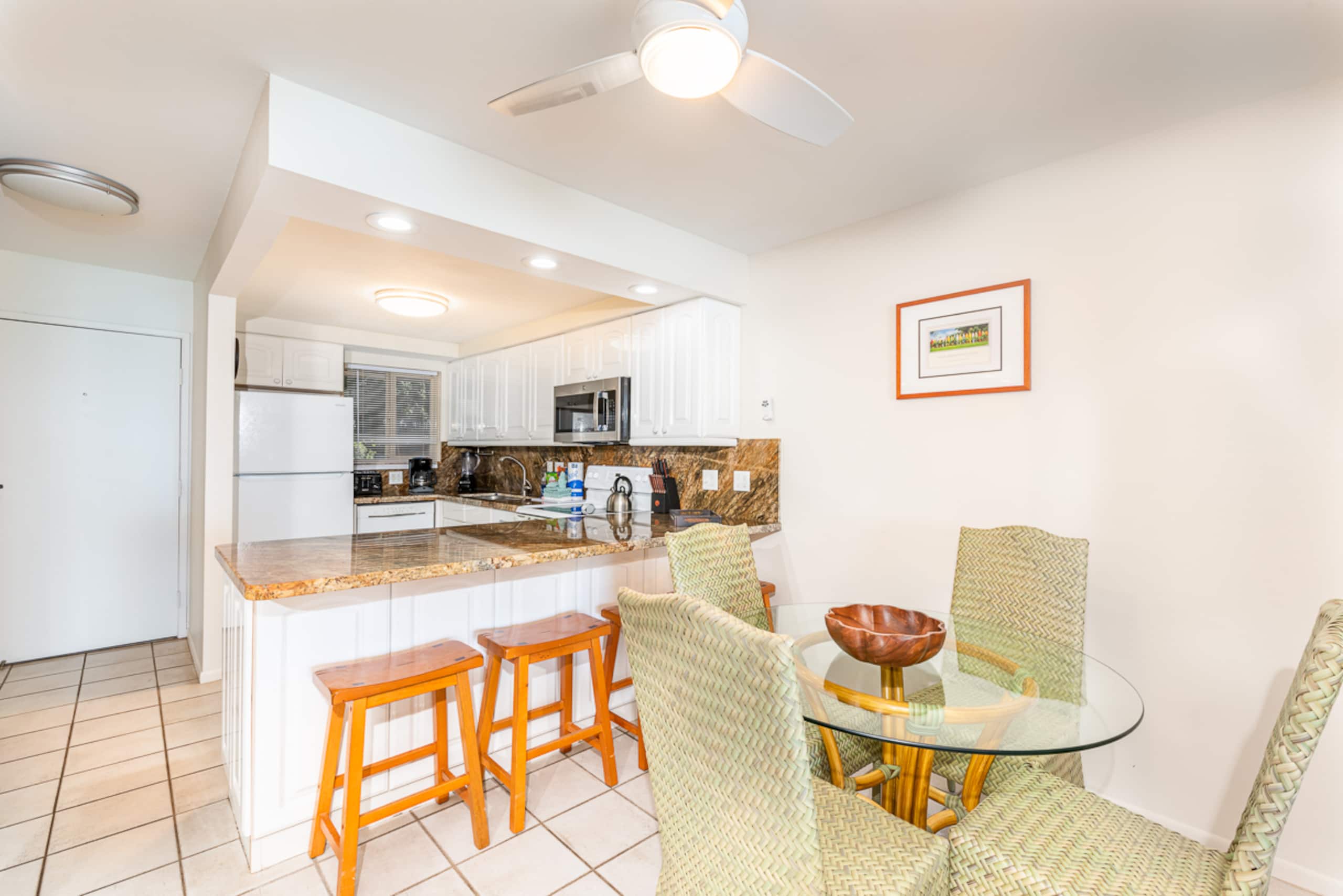 Condo in Lahaina · ★4.89 · 2 bedrooms · 3 beds · 2 private baths - Image 5