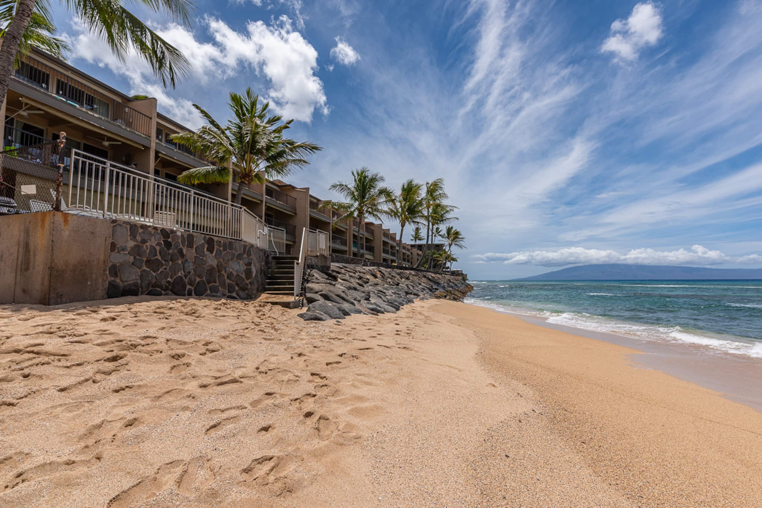 Condo in Lahaina · ★4.89 · 2 bedrooms · 3 beds · 2 private baths - Image 30