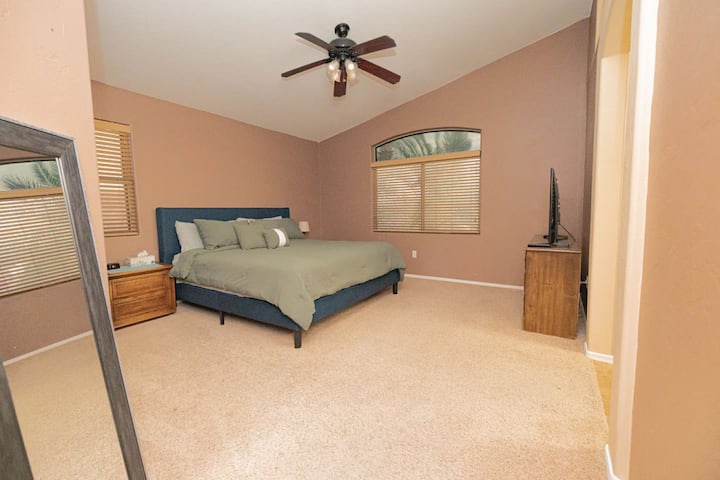 ห้องสวีทคิงมาสเตอร์พร้อมวิวต้นปาล์ม