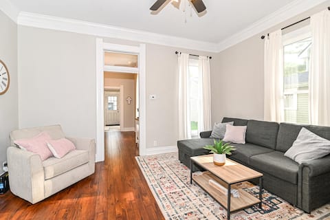 Cheerful 2-bedroom Cottage in Downtown Noblesville