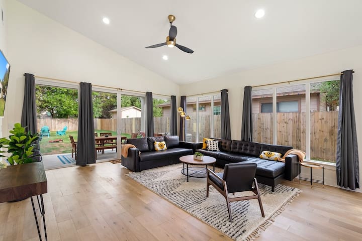 White Dove Pool House- Modern Luxury 4BR Home Near