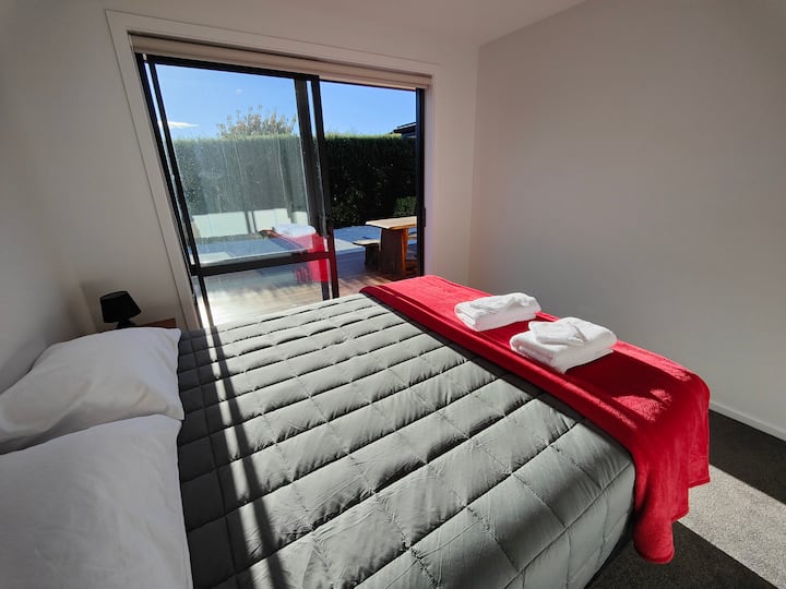 سرير كينج، وحدة خلفية، يفتح على السطح