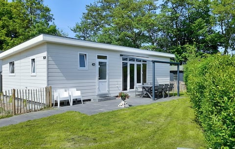 4 bedroom cozy home in Heinkenszand