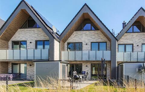 Awesome home in Büsum with kitchen