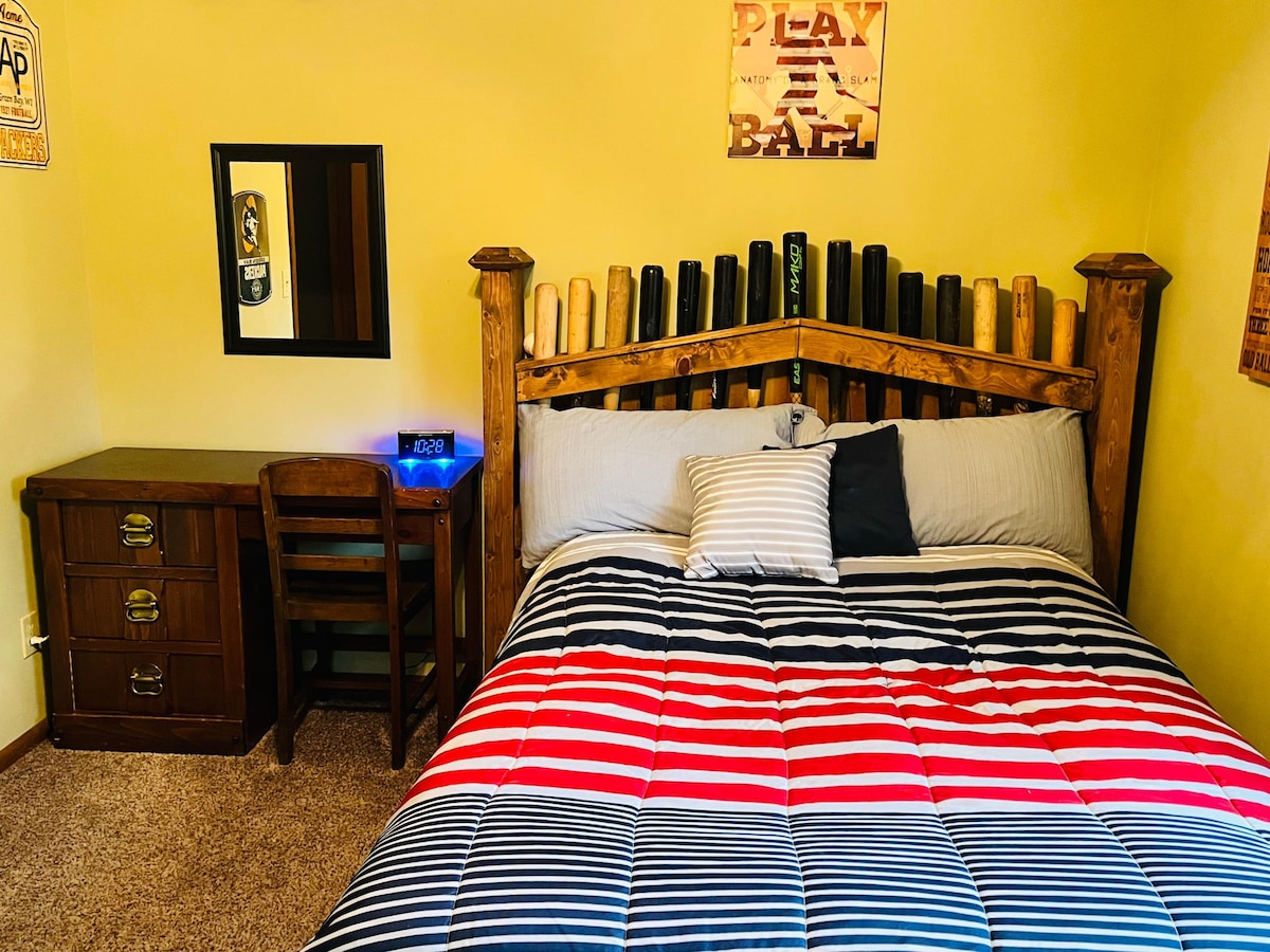 منظر للبركة من غرفة النوم.