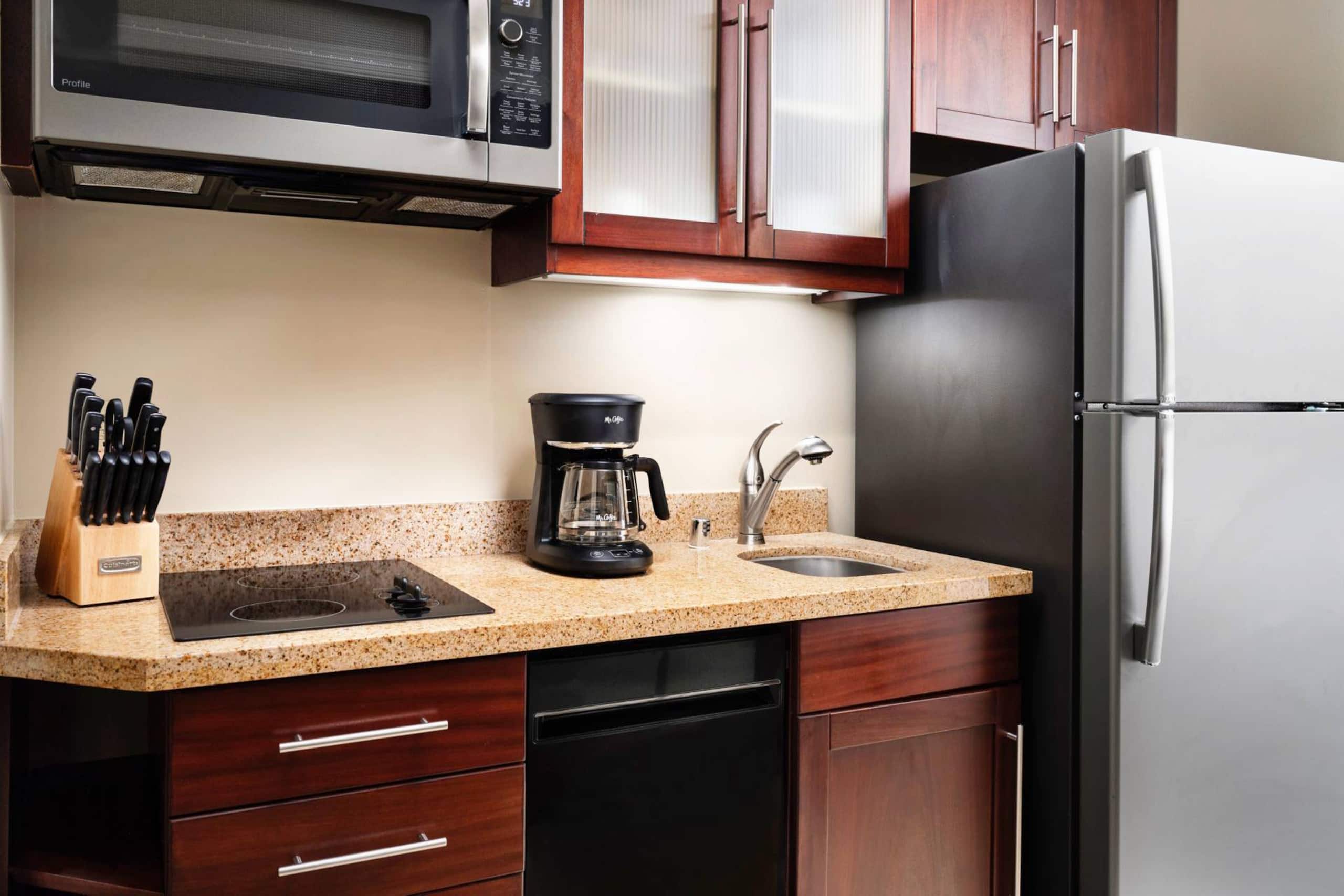 Condo in Lahaina · ★5.0 · 2 bedrooms · 4 beds · 2 private baths - Image 11