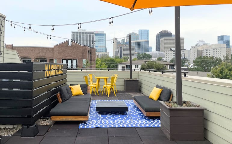 Robin’s Nest| Rooftop Deck |Walk to Downtown