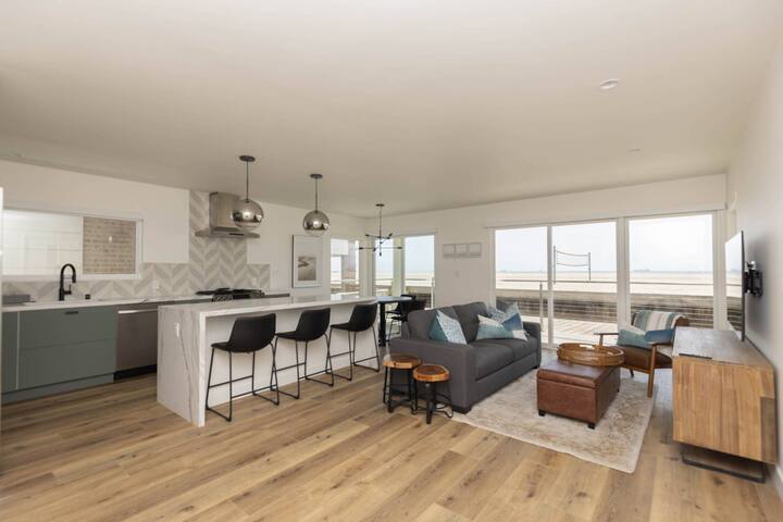 Awesome Oceanfront Retreat with View/Parking