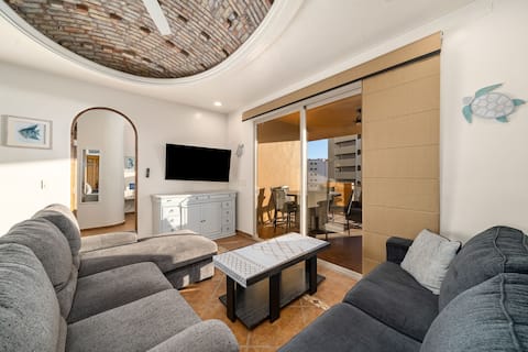 Successful Airbnb property: Luxury 2BR Beach Views Tennis Swim-Up Bar B301 in Puerto Peñasco