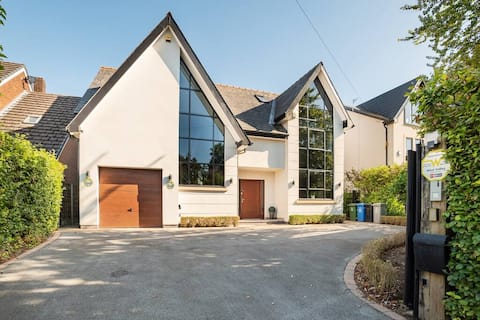 Luxury 5-Bedroom Retreat in the Heart of Cheshire