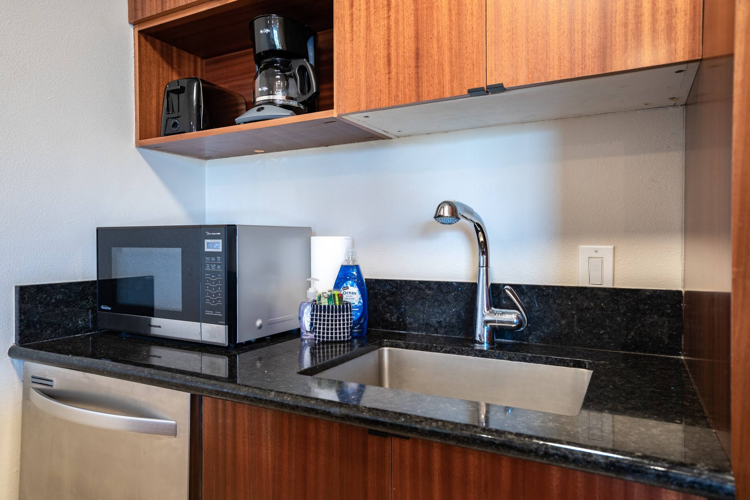 Condo in Kihei · ★4.75 · 1 bedroom · 2 beds · 1 shared bath - Image 12