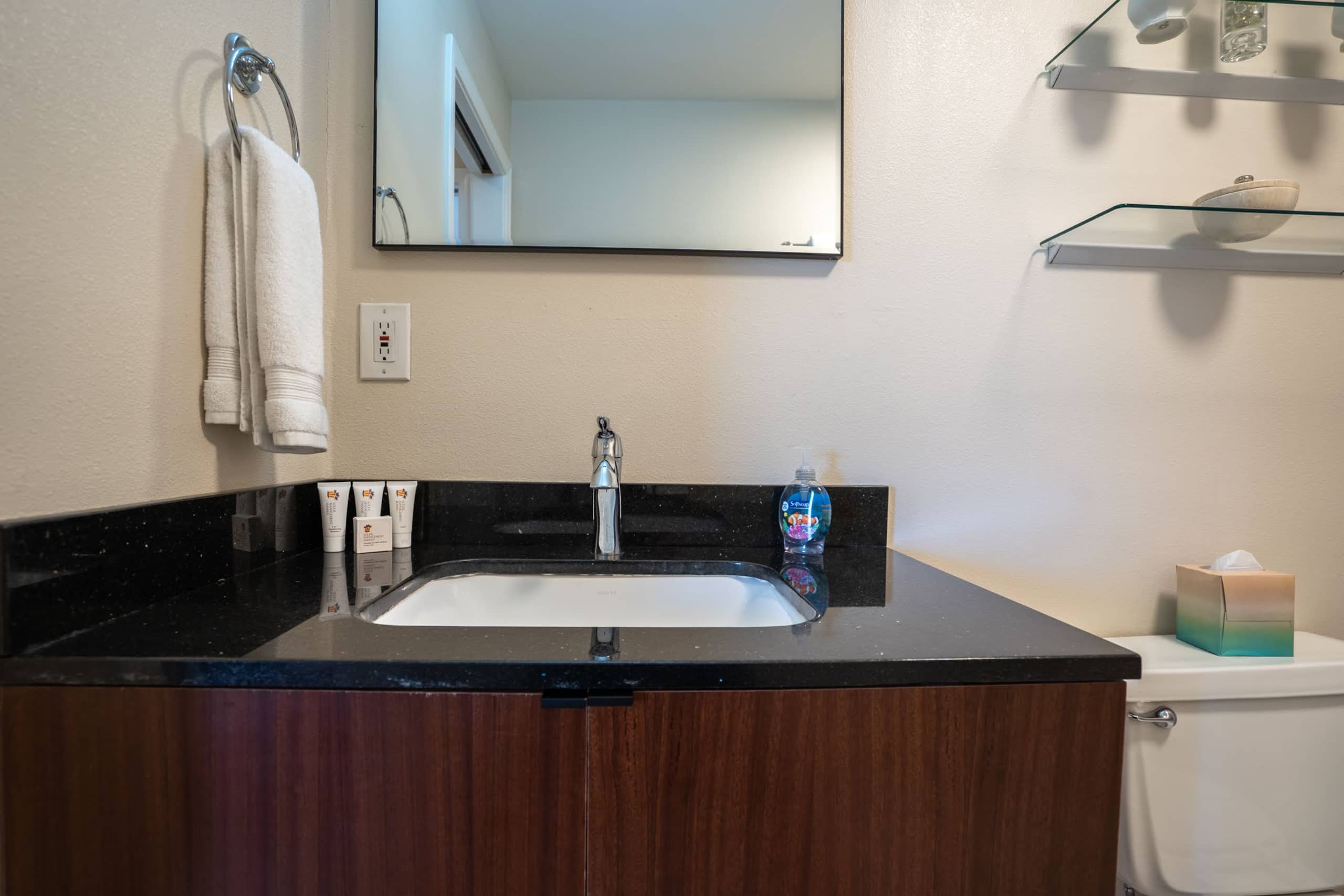 Condo in Kihei · ★4.75 · 1 bedroom · 2 beds · 1 shared bath - Image 24