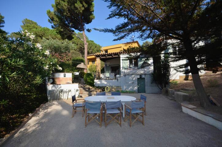Holliday rental house with swimming pool in Begur gallery image 5