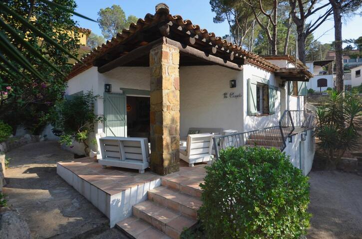 Holliday rental house with swimming pool in Begur gallery image 2
