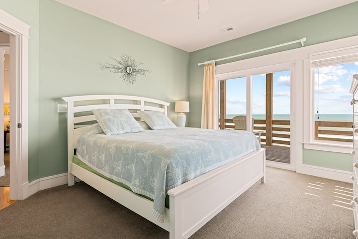 Апартман со брачен кревет на второ ниво