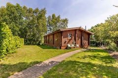 Fat+Rascals+Retreat+-+Log+cabin+with+free+fishing