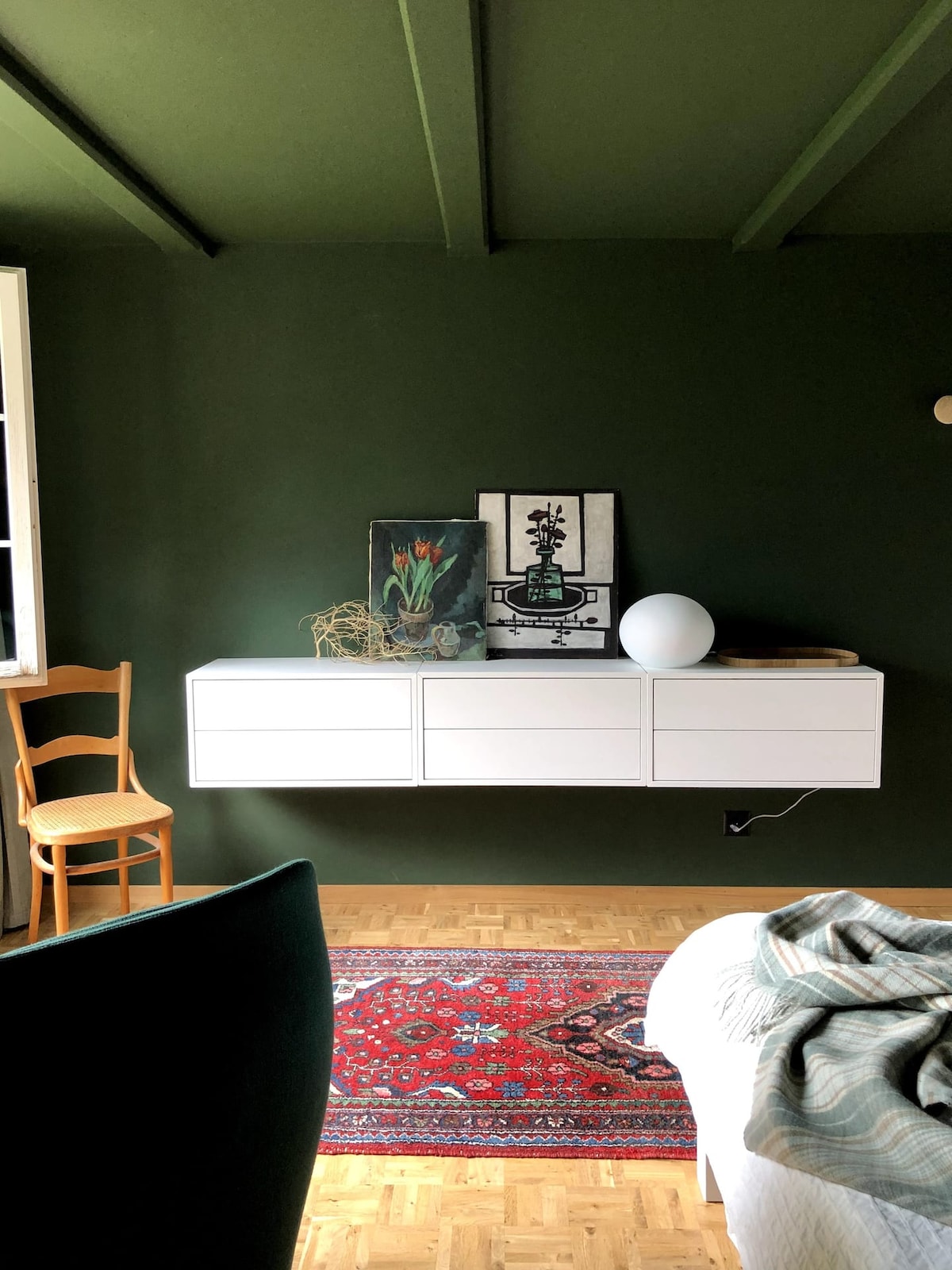 Successful Airbnb property: Iconic Valley View • Amazing Design + King Bed in Lauterbrunnen