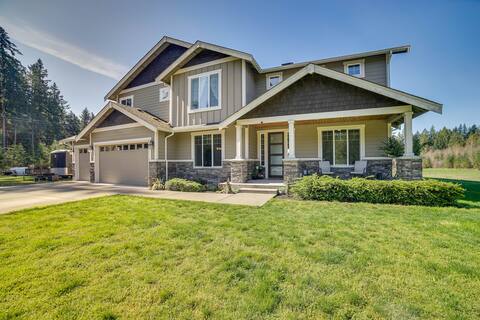 Spacious Carnation Home w/ Grill & Large Yard