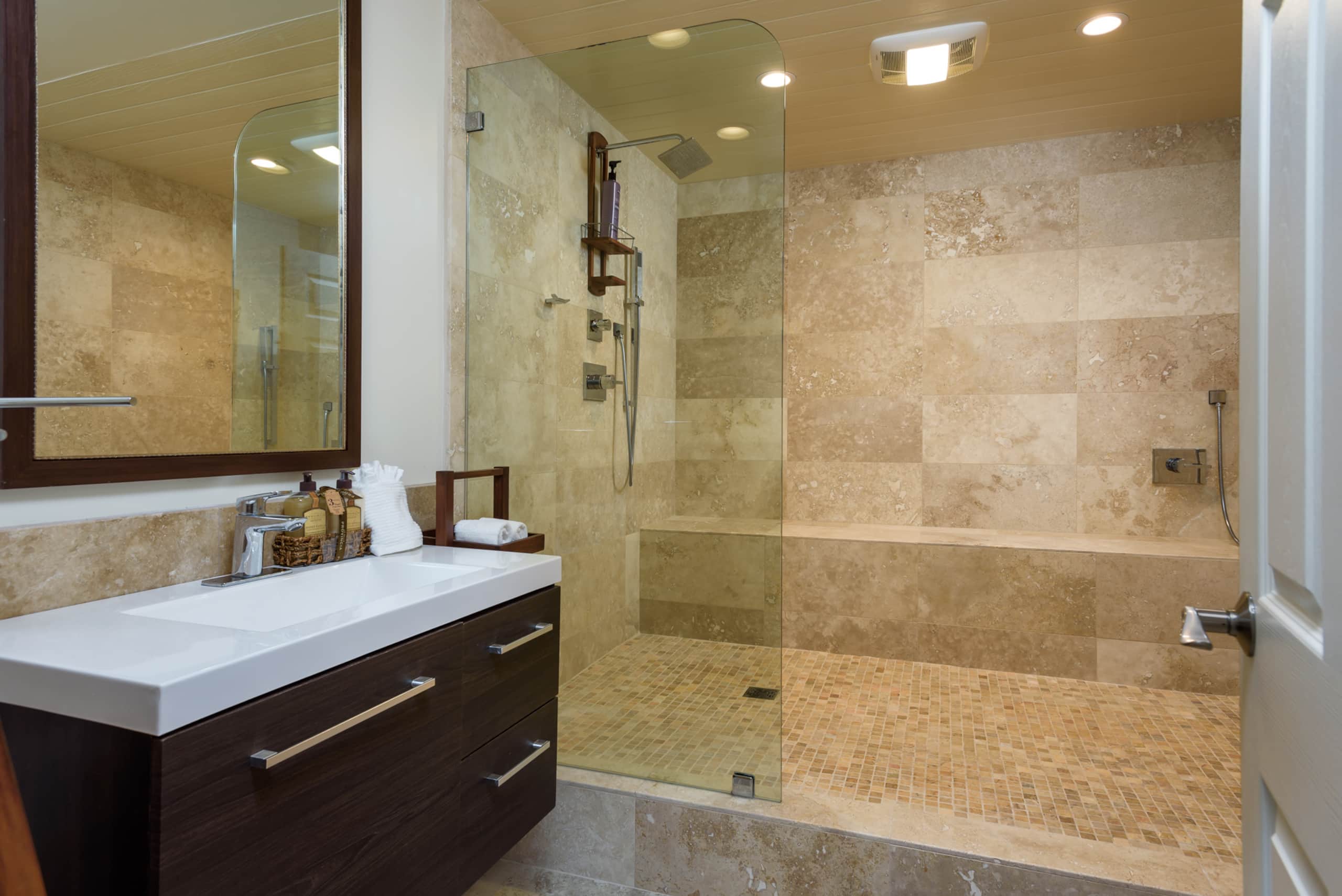 Home in Lahaina · ★4.85 · 5 bedrooms · 5 beds · 5.5 baths - Image 26