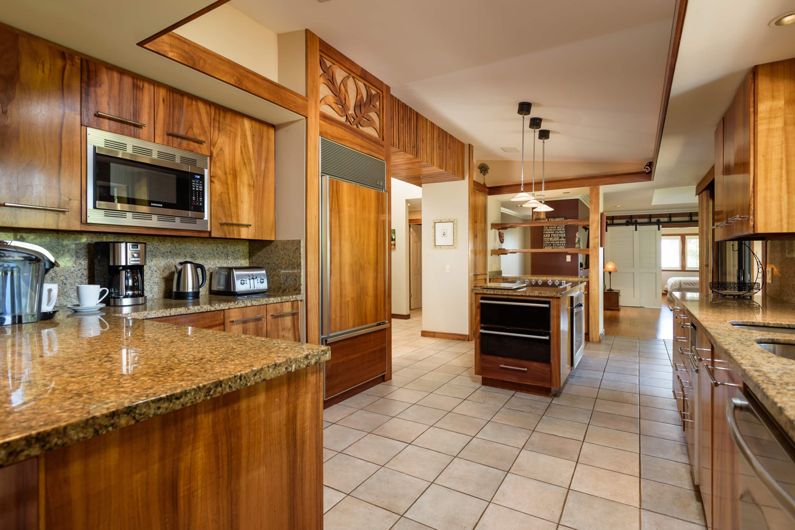 Home in Lahaina · ★4.85 · 5 bedrooms · 5 beds · 5.5 baths - Image 7