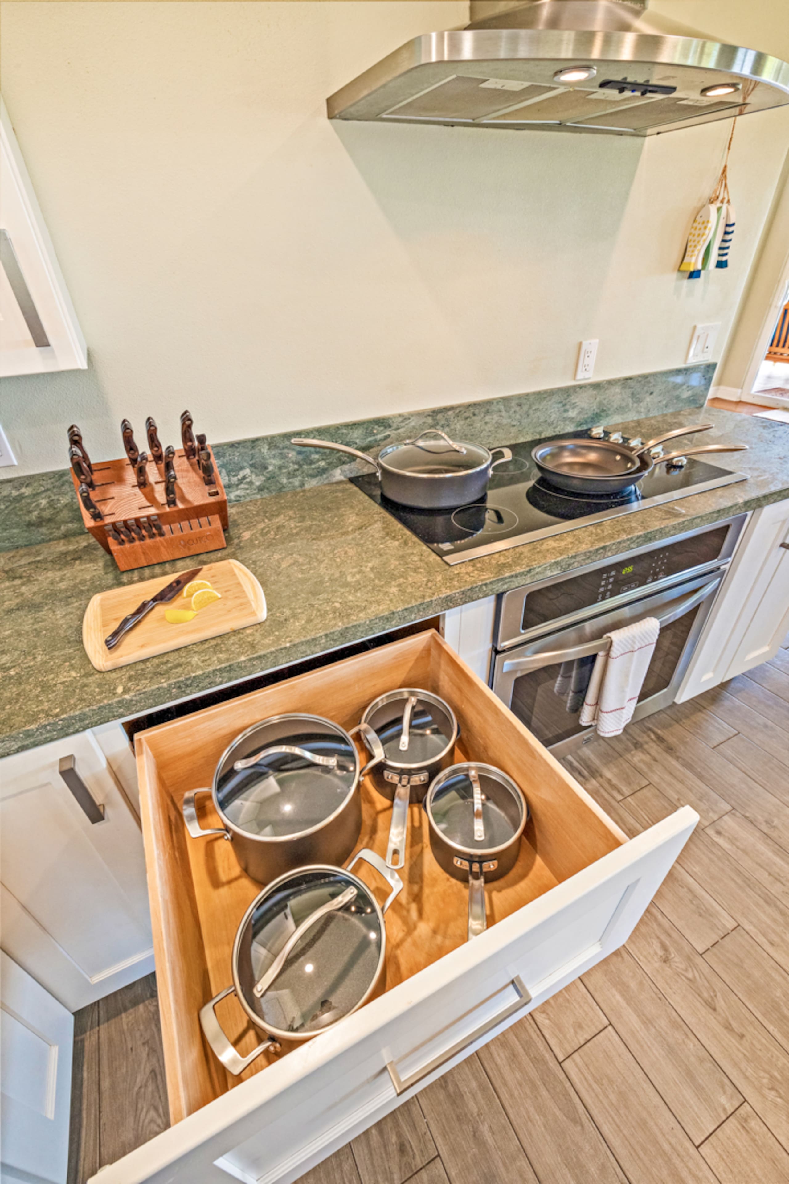 Home in Lahaina · ★4.83 · 6 bedrooms · 9 beds · 3 baths - Image 8