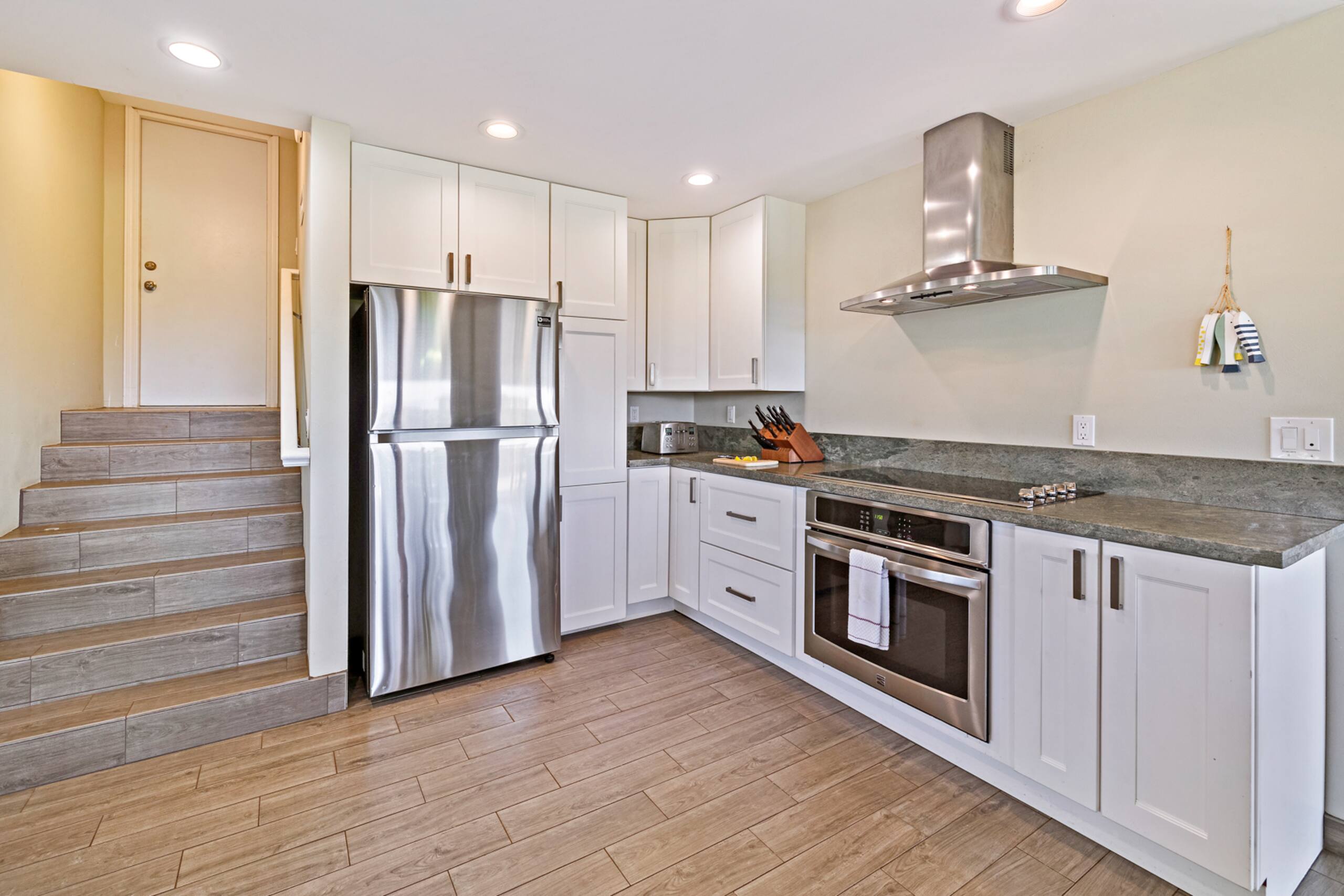 Home in Lahaina · ★4.83 · 6 bedrooms · 9 beds · 3 baths - Image 9