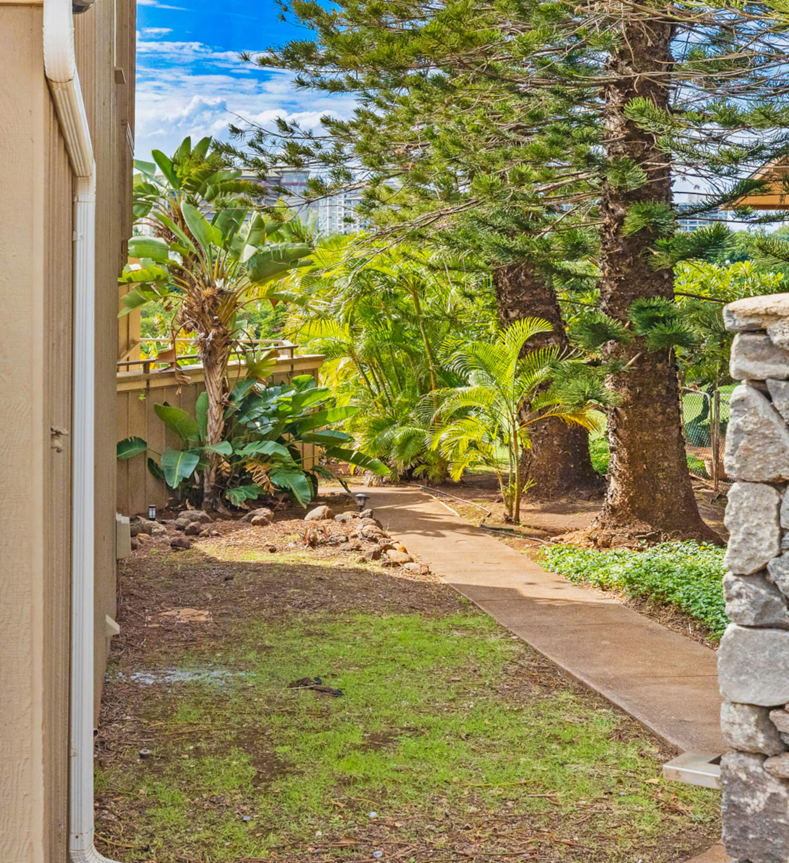 Home in Lahaina · ★4.83 · 6 bedrooms · 9 beds · 3 baths - Image 57