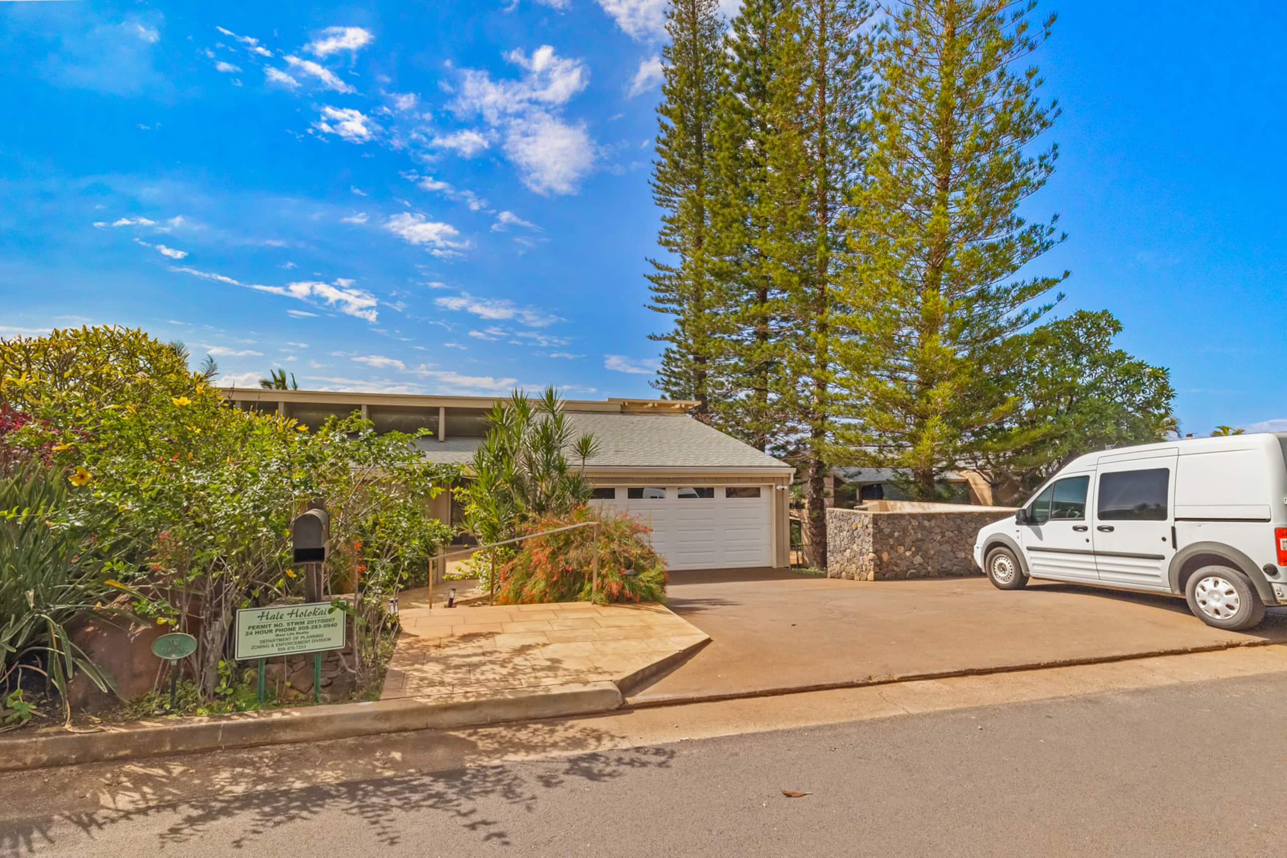 Home in Lahaina · ★4.83 · 6 bedrooms · 9 beds · 3 baths - Image 49
