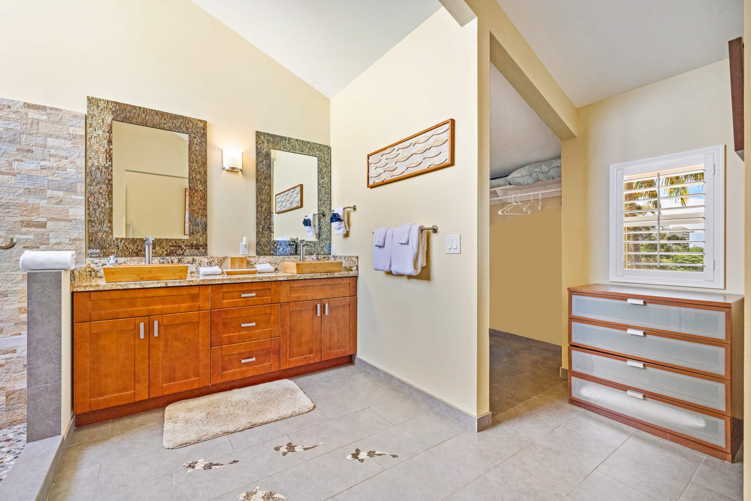 Home in Lahaina · ★4.83 · 6 bedrooms · 9 beds · 3 baths - Image 34