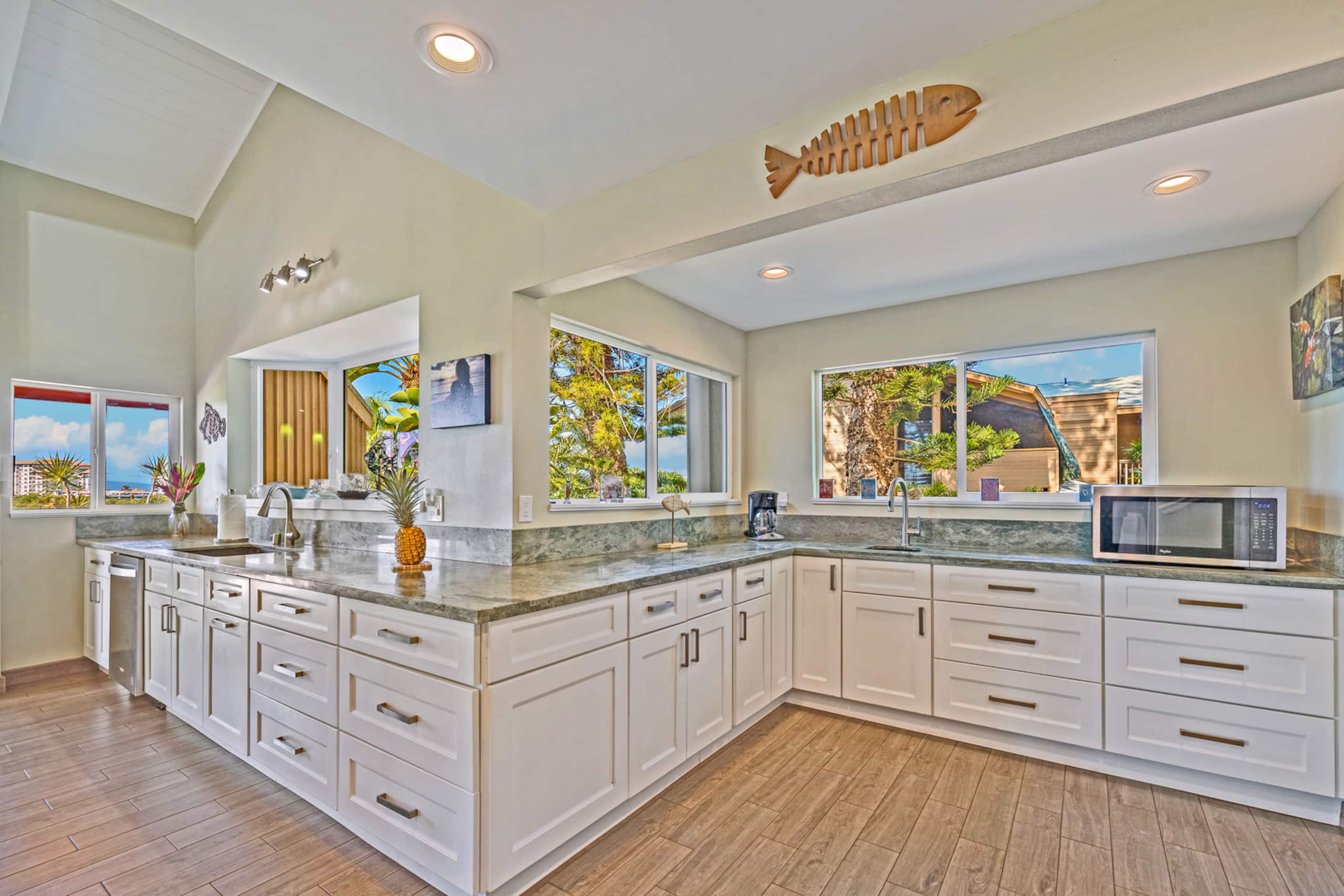 Home in Lahaina · ★4.83 · 6 bedrooms · 9 beds · 3 baths - Image 6