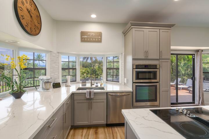 Walk to Kaanapali Beach – New Pool – Luxury Home gallery image 5