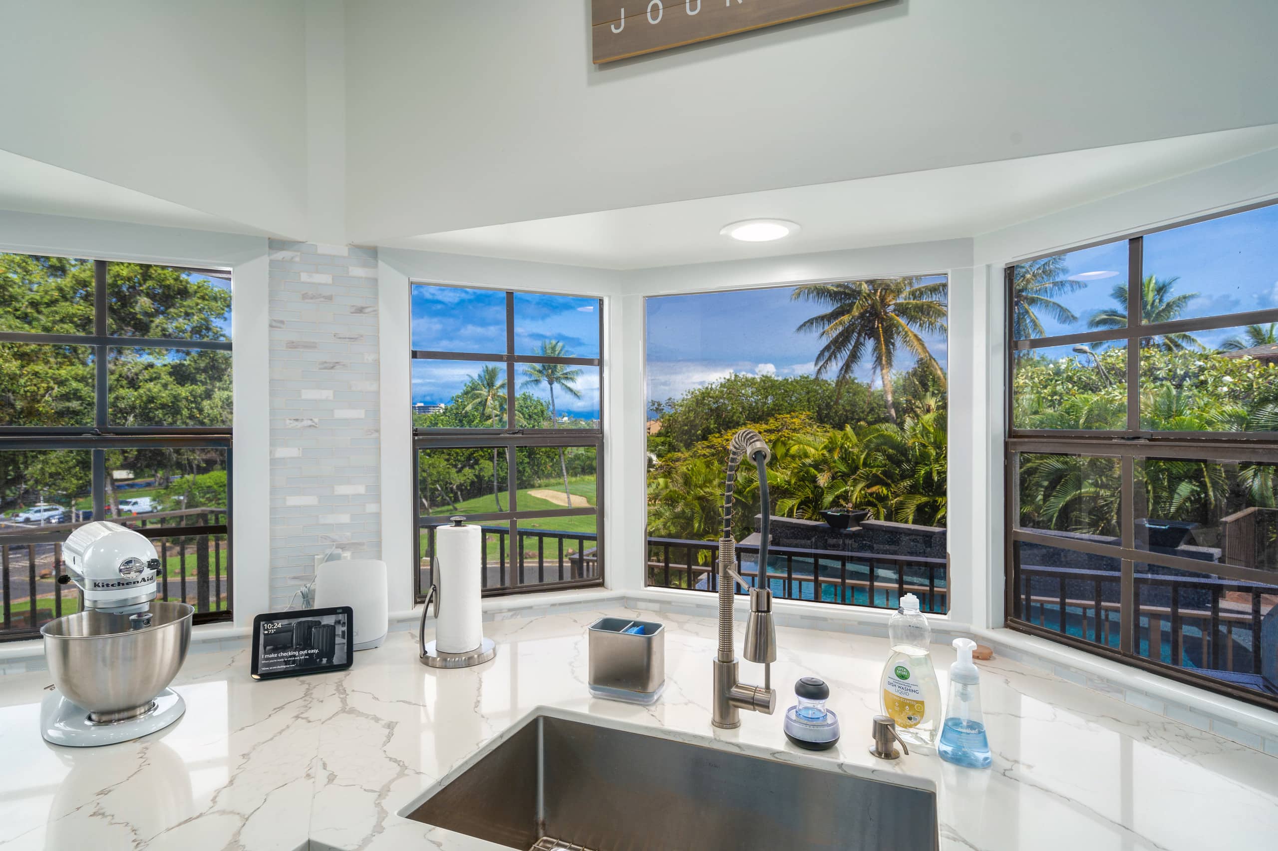Home in Lahaina · ★4.86 · 3 bedrooms · 4 beds · 2 baths - Image 12