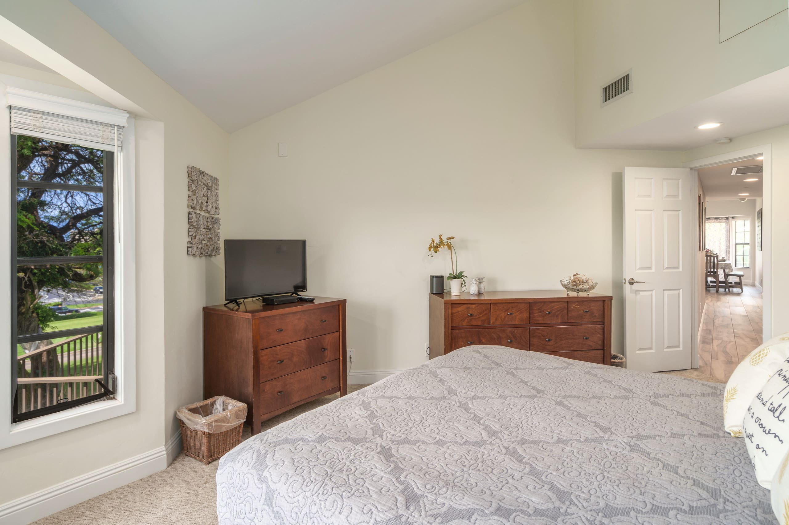 Home in Lahaina · ★4.86 · 3 bedrooms · 4 beds · 2 baths - Image 25