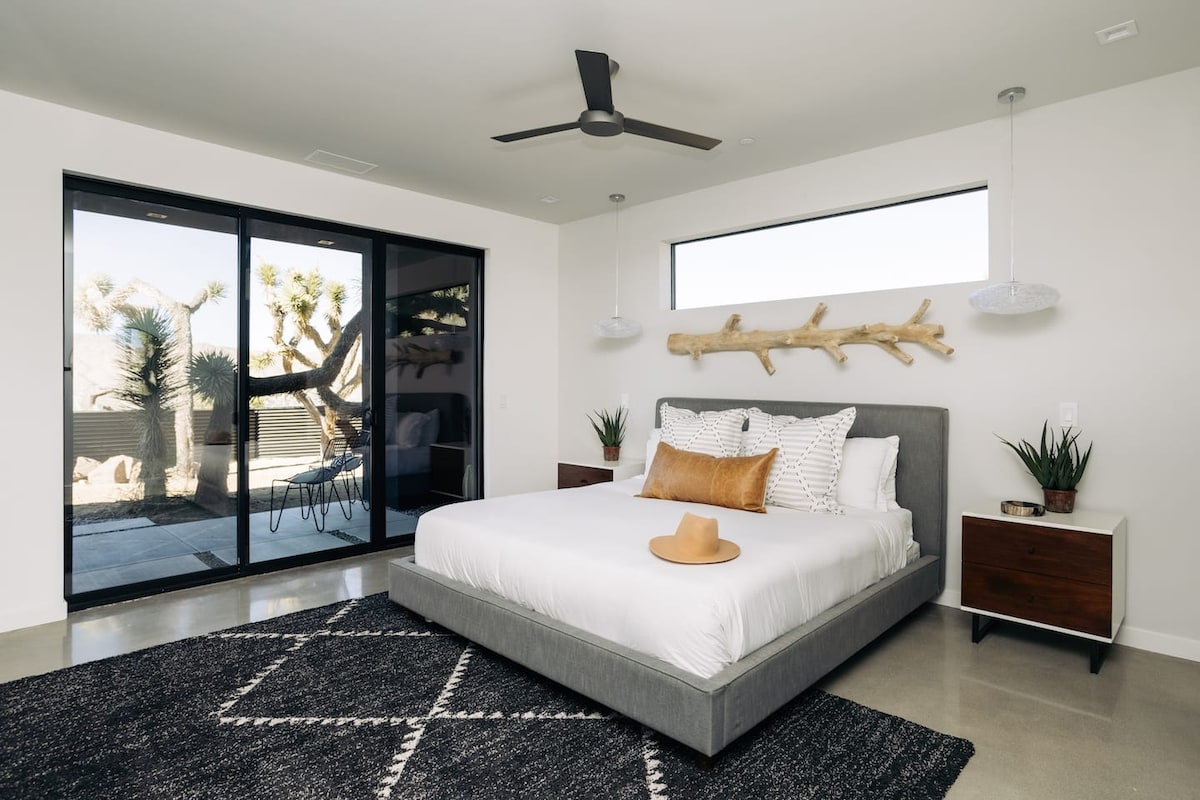 Dhomë gjumi me hyrje në verandë dhe banjë private 