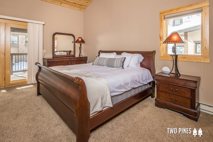 -2 სასტუმრო საძინებელი დიდი საწოლით