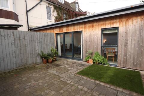 Popular Airbnb listing: Haddon House Mews- Hopewell in Bishopston And Ashley Down