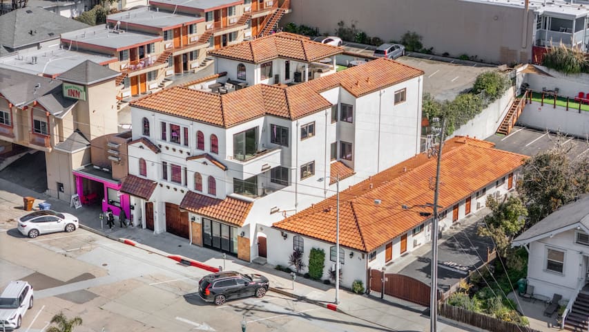 Luxury Oceanview Compound for 30 gallery image 3